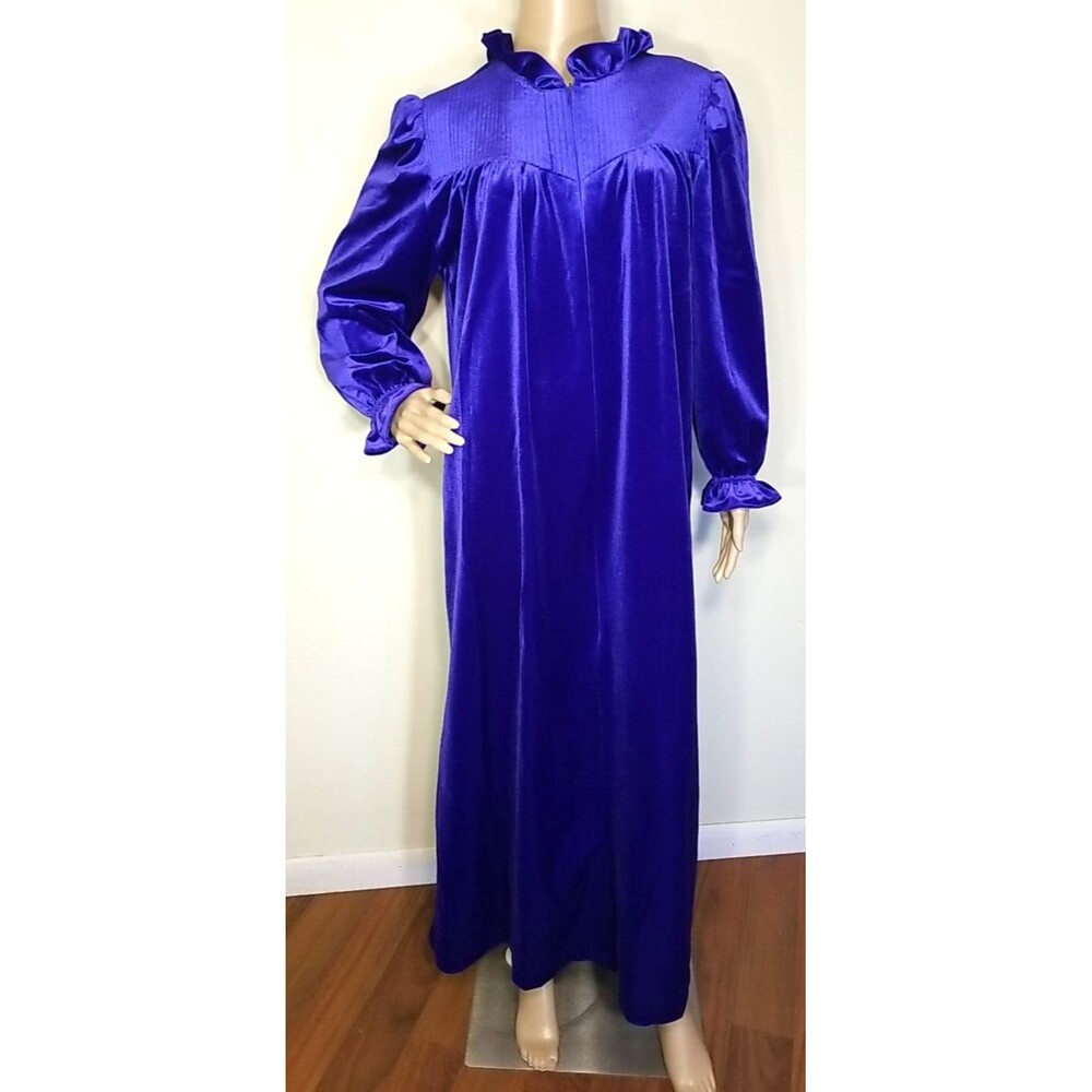 Vtg. APPEL Purple Velour DUSTER ROBE Women's Size M/L Maxi  Quilted          T17